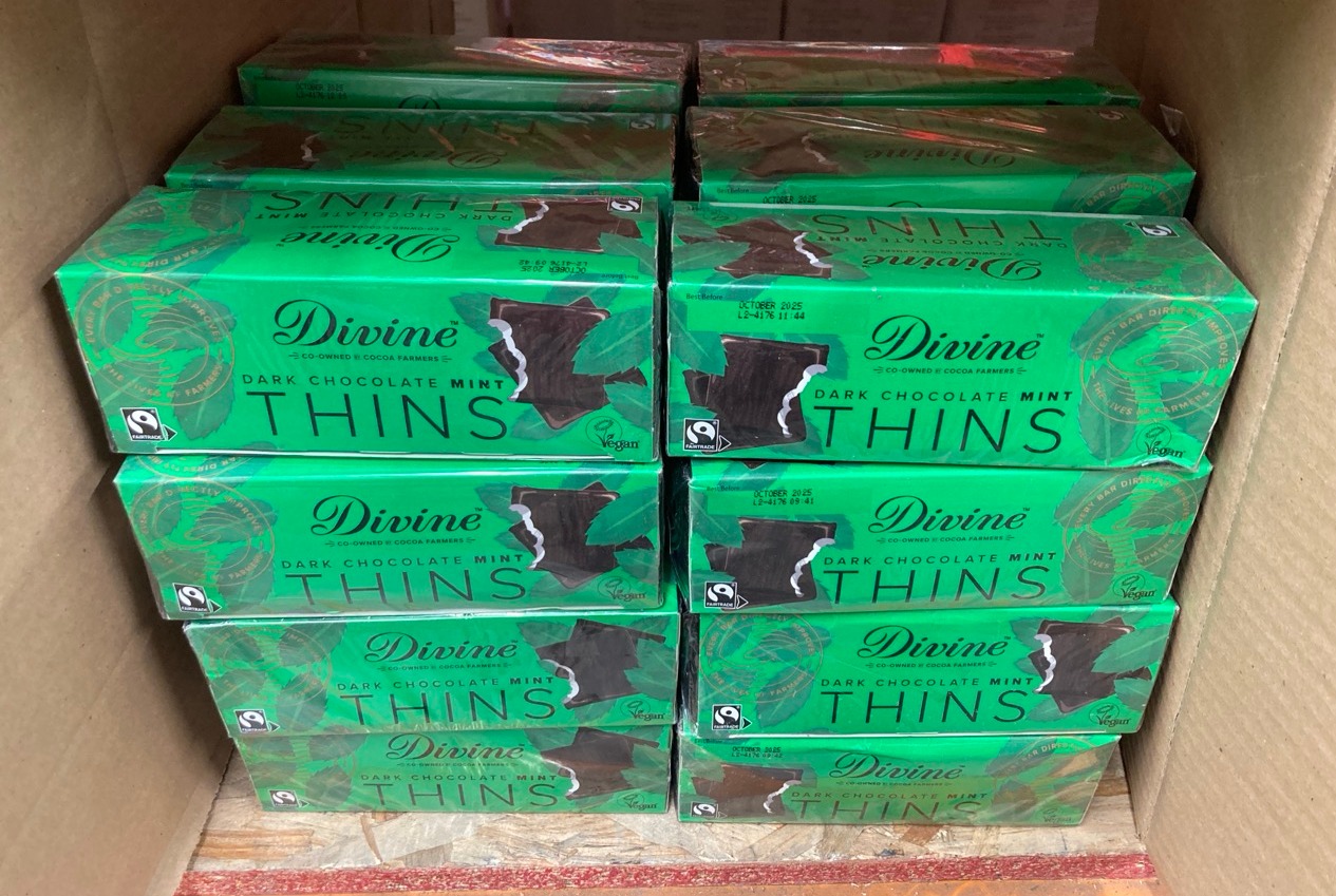 Lot 641  
            Edinburgh SR24 - Delivery Only 

                
24 X DIVINE FAIRTRADE DARK CHOCOLATE AFTER DINNER MINTS 200 G ITEMS MAY BE BEST B...