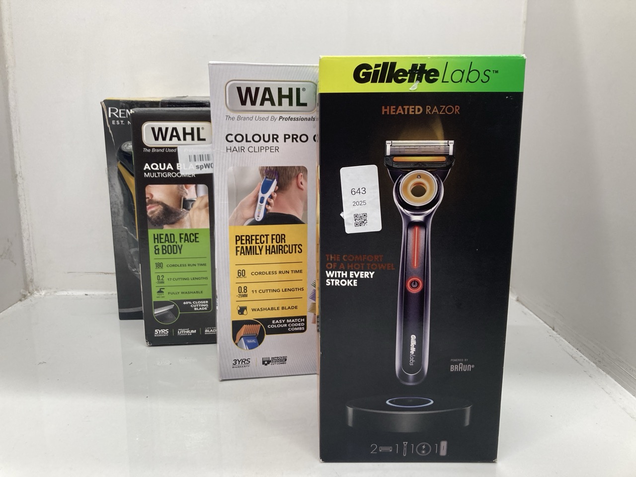 Lot 643  
            Edinburgh SR24 - Delivery Only 

                
QUANTITY OF HEALTH & BEAUTY ITEMS TO INCLUDE REMINGTON VIRTUALLY INDESTRUCTIBLE M...