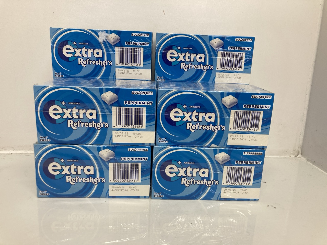 Lot 660  
            Edinburgh SR24 - Delivery Only 

                
10X EXTRA REFRESHERS PEPPERMINT GUM 16X7 BBE 18/06/26: LOCATION - F RACK