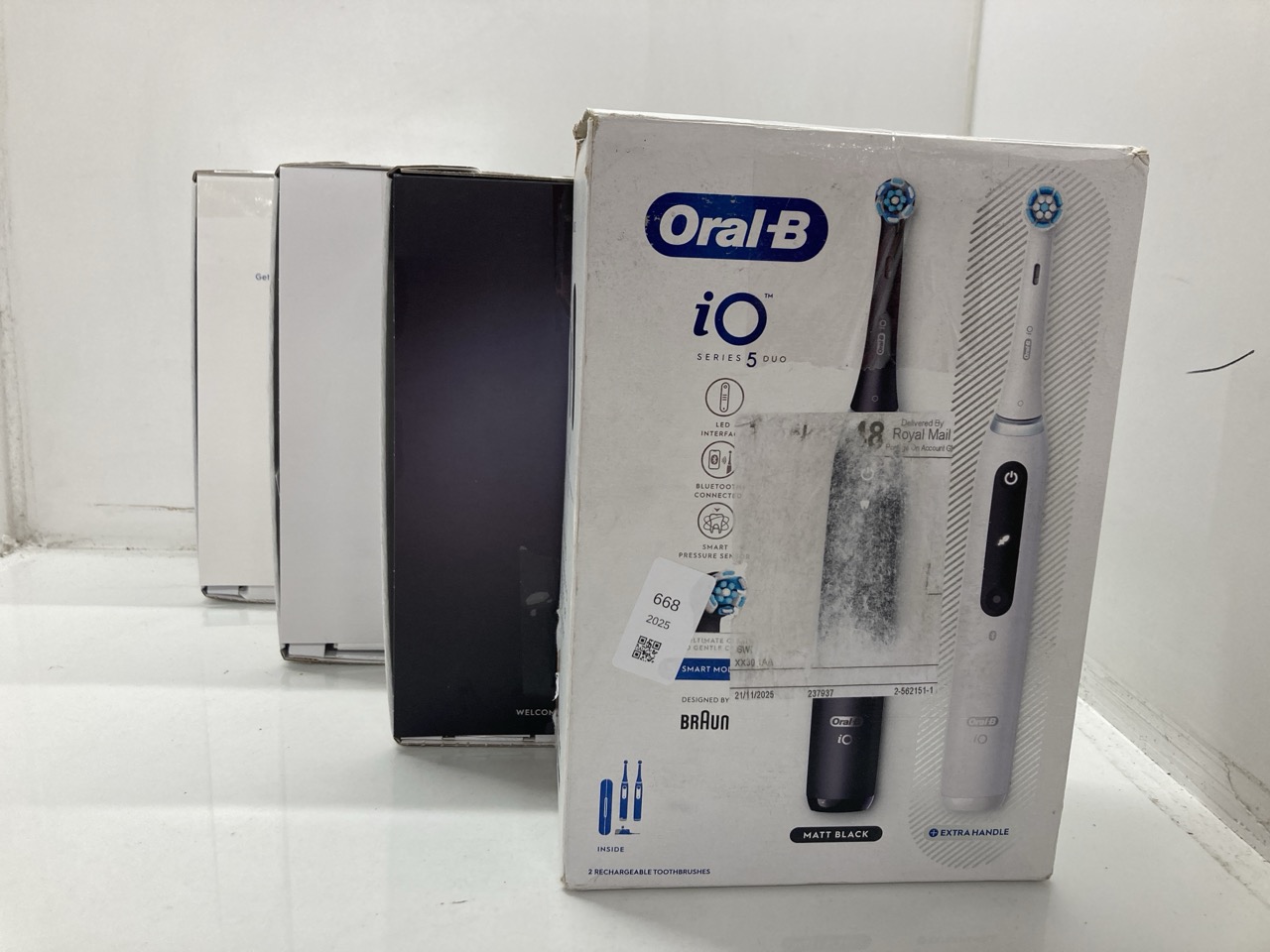 Lot 668  
            Edinburgh SR24 - Delivery Only 

                
QUANTITY OF HEALTH & BEAUTY ITEMS TO INCLUDE ORAL-B IO5 2X ELECTRIC TOOTHBRUSHES ...