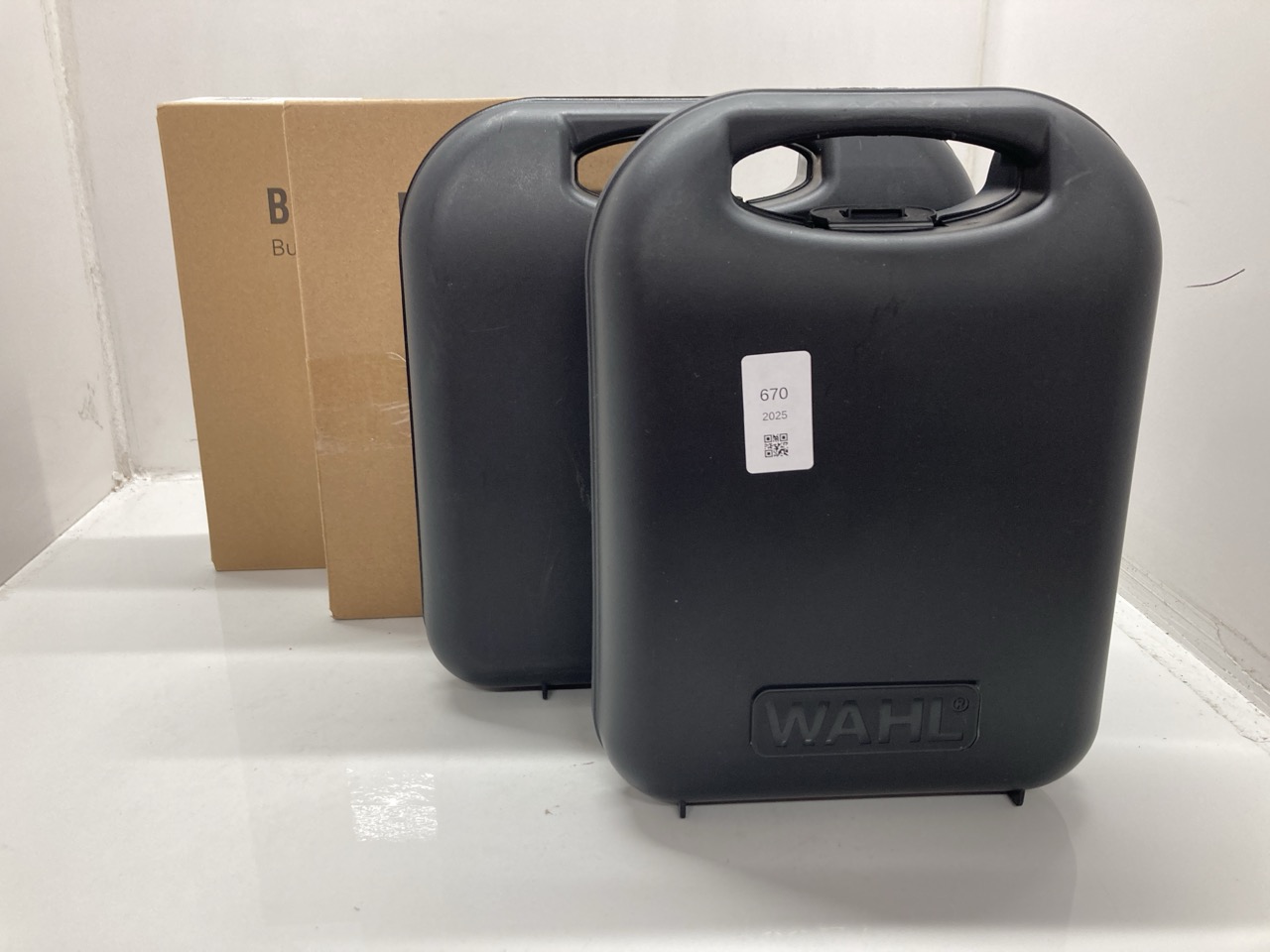 Lot 670  
            Edinburgh SR24 - Delivery Only 

                
QUANTITY OF HEALTH & BEAUTY ITEMS TO INCLUDE BRAUN SERIES 7 ALL-IN-ONE GROOMING F...