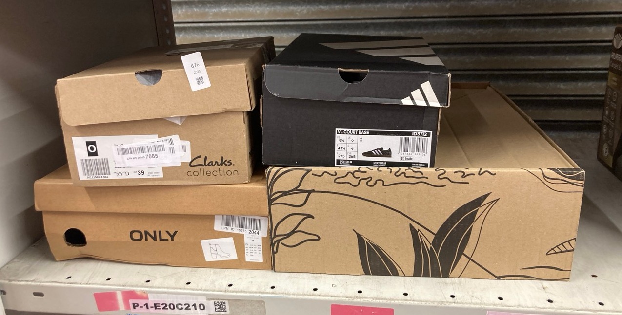 Lot 676  
            Edinburgh SR24 - Delivery Only 

                
QUANTITY OF CLOTHING & APPAREL ITEMS TO INCLUDE ADIDAS MEN'S VL COURT BASE SHOES,...