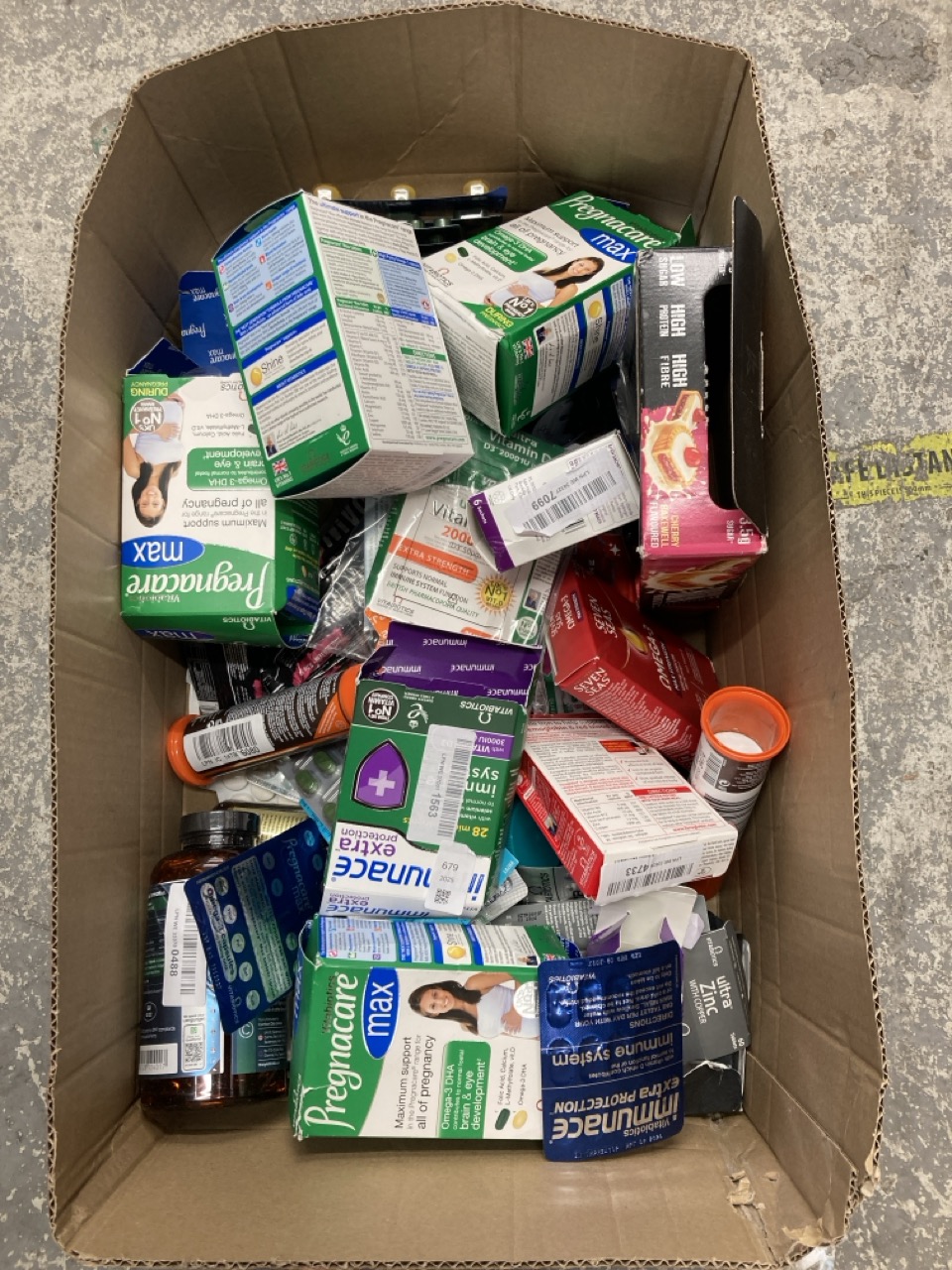 Lot 679  
            Edinburgh SR24 - Delivery Only 

                
QUANTITY OF HEALTH & BEAUTY ITEMS TO INCLUDE PREGNACARE MAX PREGNANCY VITAMINS - ...