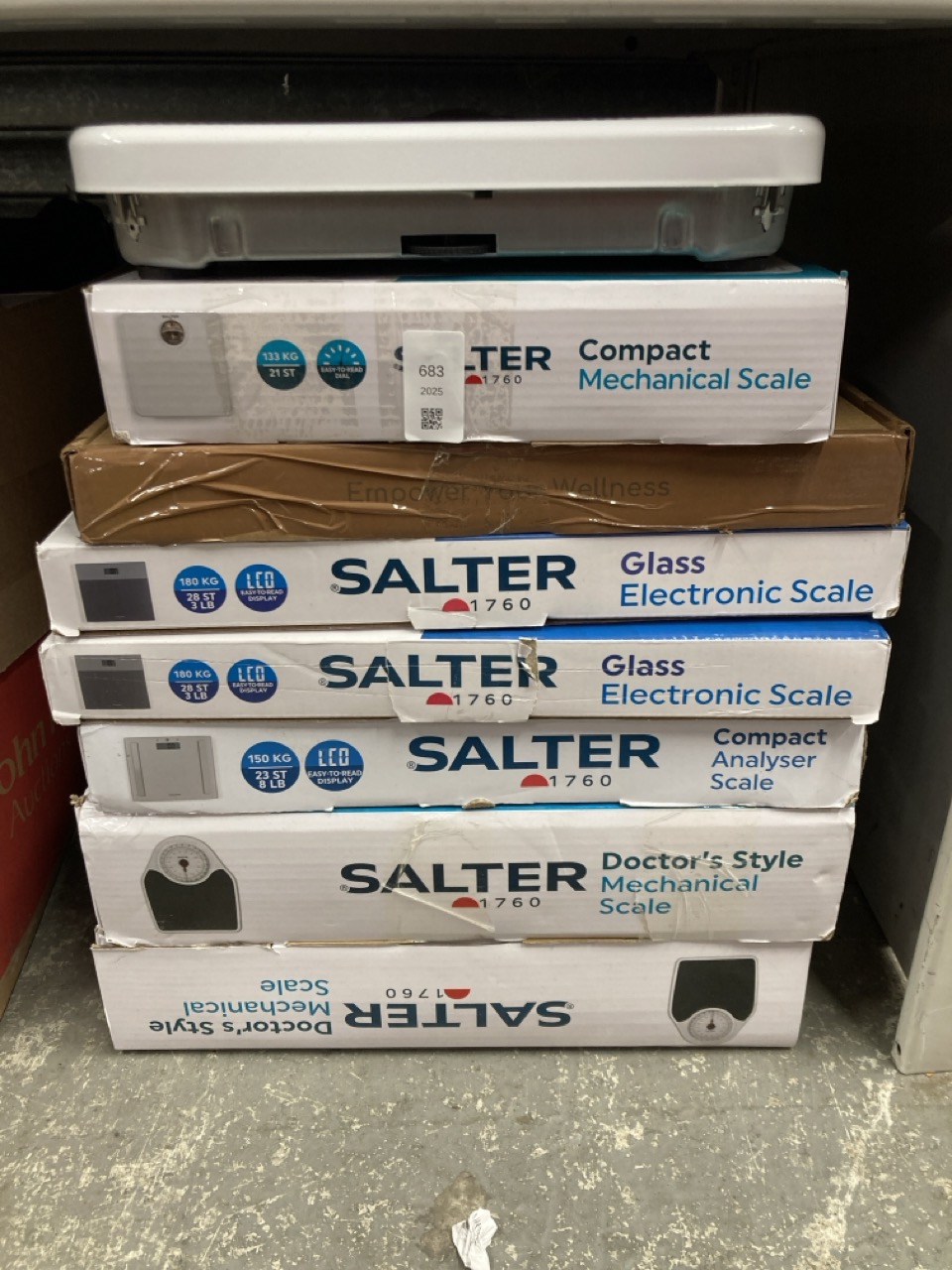 Lot 683  
            Edinburgh SR24 - Delivery Only 

                
QUANTITY OF HEALTH & BEAUTY ITEMS TO INCLUDE SALTER DIGITAL BATHROOM SCALE – EASY...