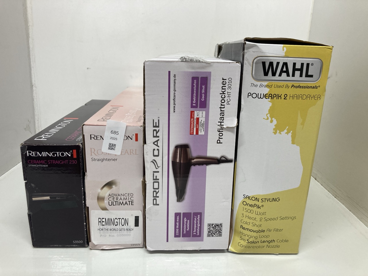 Lot 685  
            Edinburgh SR24 - Delivery Only 

                
QUANTITY OF HEALTH & BEAUTY ITEMS TO INCLUDE REMINGTON CERAMIC HAIR STRAIGHTENER ...