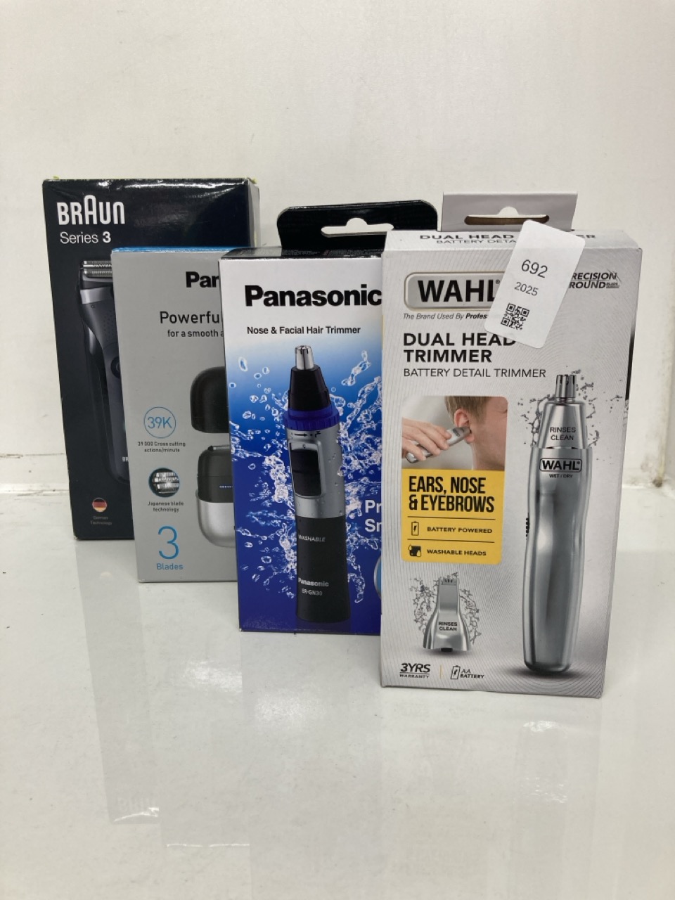 Lot 692  
            Edinburgh SR24 - Delivery Only 

                
QUANTITY OF HEALTH & BEAUTY ITEMS TO INCLUDE BRAUN SERIES 3 ELECTRIC SHAVERS, ELE...