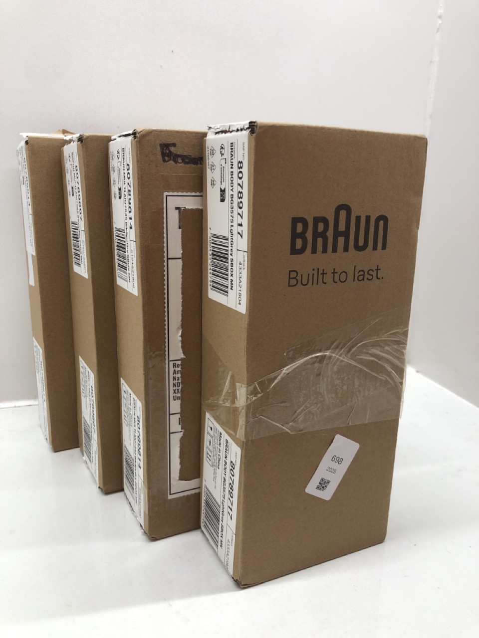 Lot 698  
            Edinburgh SR24 - Delivery Only 

                
QUANTITY OF HEALTH & BEAUTY ITEMS TO INCLUDE BRAUN SERIES 7 ALL-IN-ONE GROOMING  ...