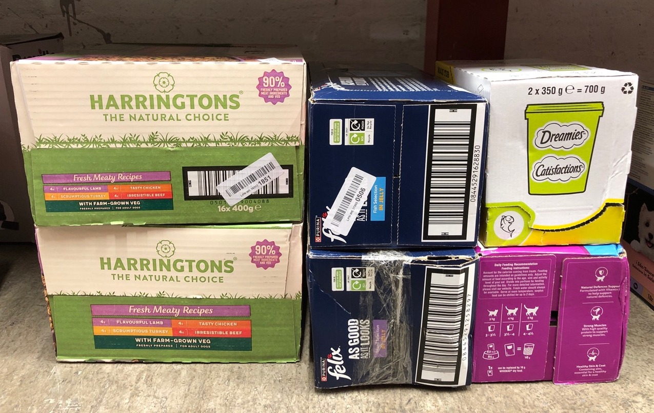 Lot 727  
            Edinburgh SR24 - Delivery Only 

                
QUANTITY OF PET PRODUCTS ITEMS TO INCLUDE DREAMIES CAT TREATS, TASTY SNACKS WITH ...