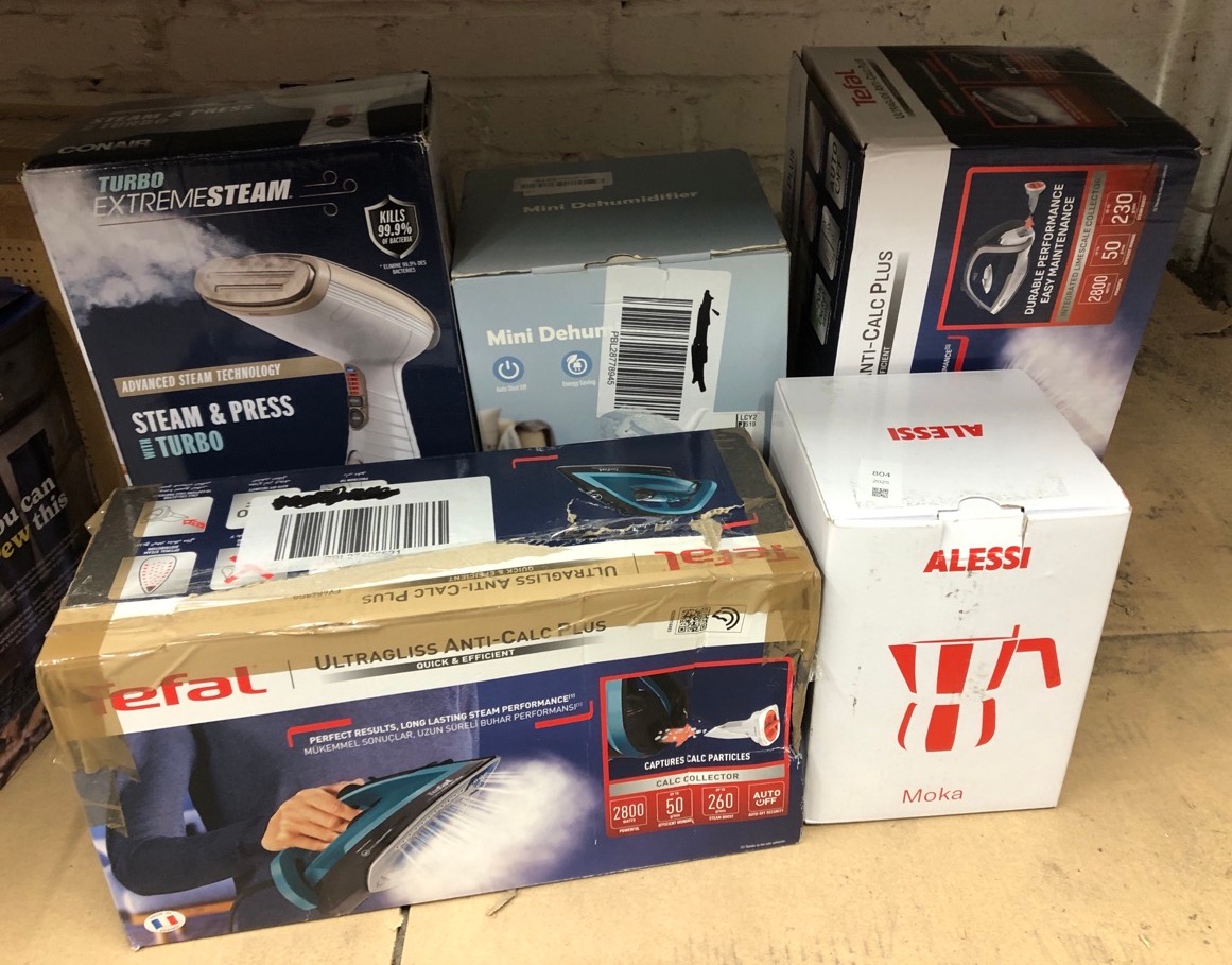Lot 804  
            Edinburgh SR24 - Delivery Only 

                
QUANTITY OF KITCHEN & APPLIANCES ITEMS TO INCLUDE TEFAL ULTRAGLISS ANTI-CALC PLUS...