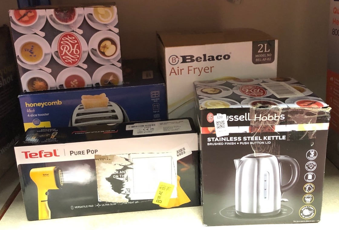 Lot 120  
            Edinburgh SR34 - Delivery Only 

                
QUANTITY OF KITCHEN & APPLIANCES ITEMS TO INCLUDE RUSSELL HOBBS BRUSHED STAINLESS...