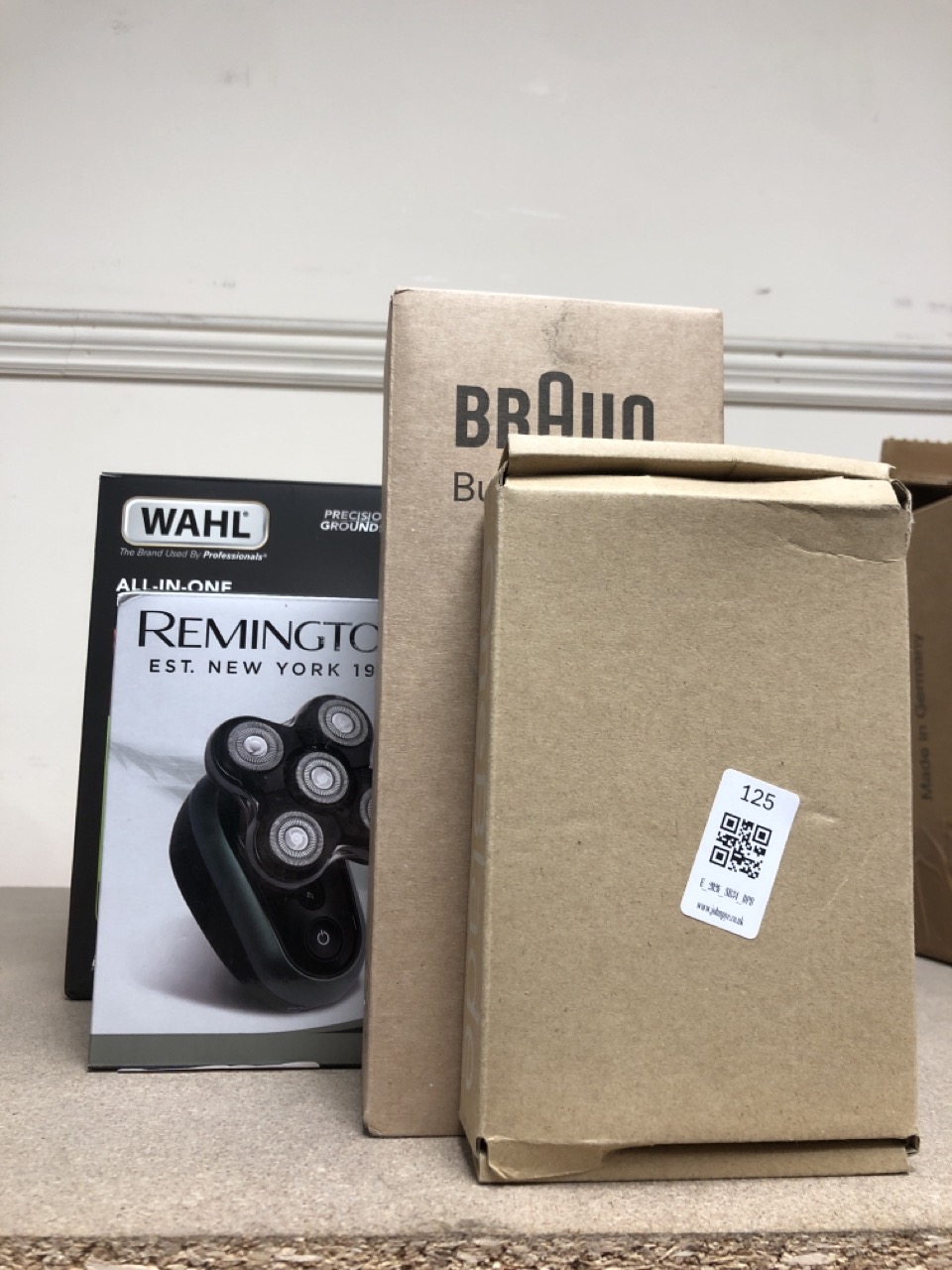 Lot 125  
            Edinburgh SR34 - Delivery Only 

                
QUANTITY OF HEALTH & BEAUTY ITEMS TO INCLUDE PHILIPS ONEBLADE INTIMATE, DESIGNED ...