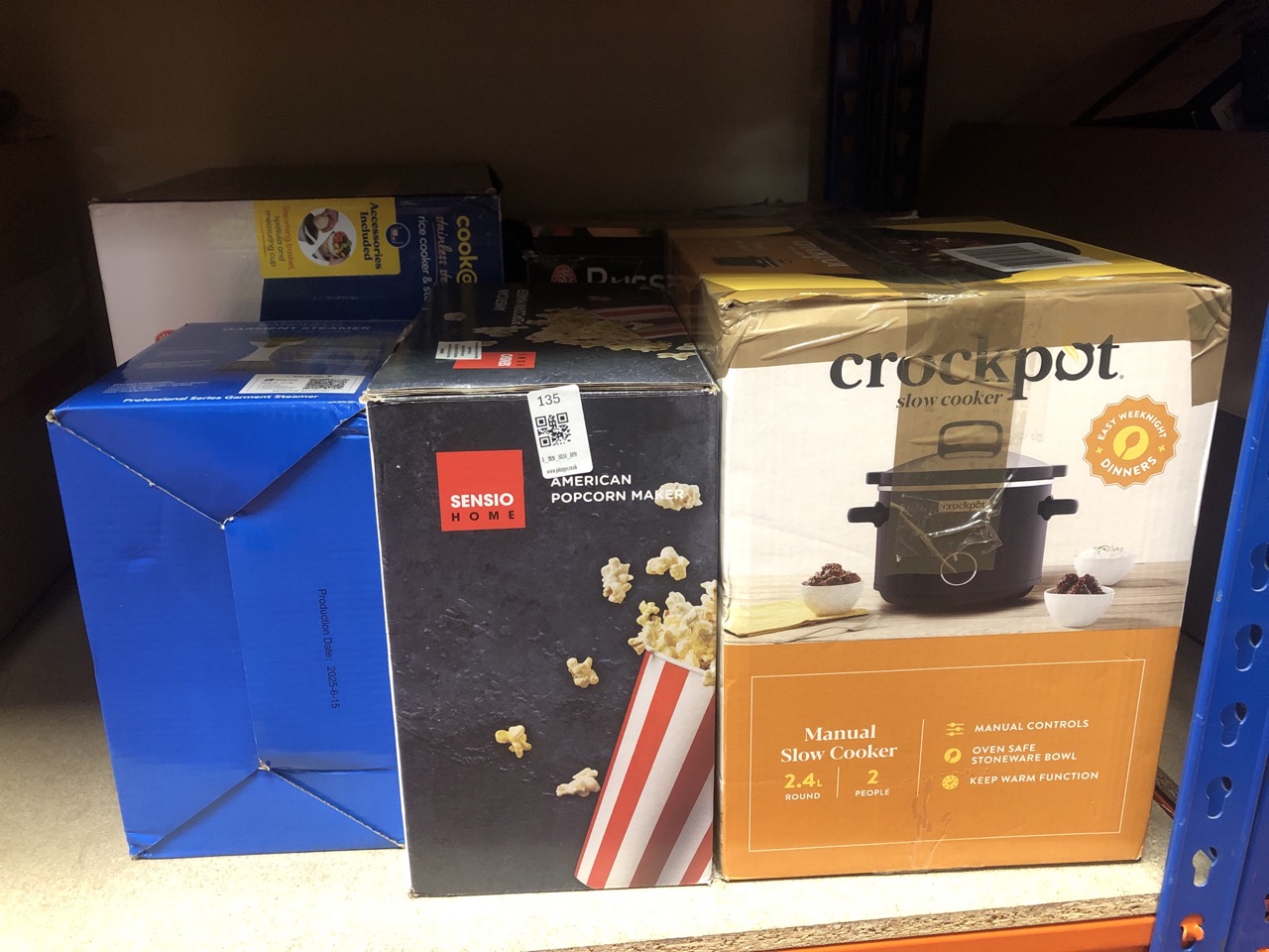 Lot 135  
            Edinburgh SR34 - Delivery Only 

                
QUANTITY OF KITCHEN & APPLIANCES ITEMS TO INCLUDE SENSIO HOME POPCORN MAKER 1200W...