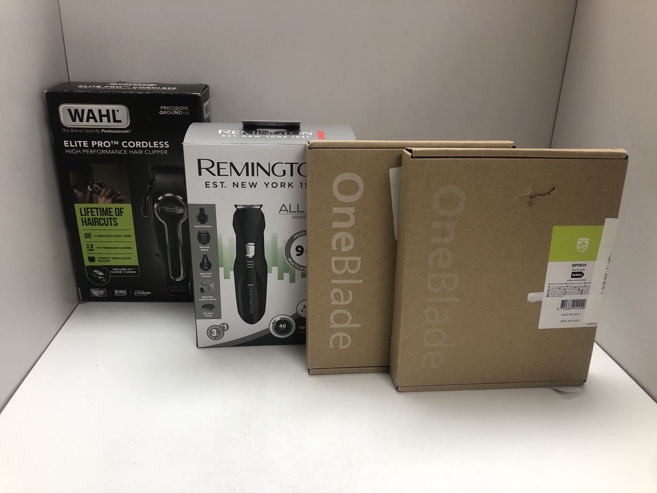 Lot 138  
            Edinburgh SR34 - Delivery Only 

                
QUANTITY OF HEALTH & BEAUTY ITEMS TO INCLUDE PHILIPS ONEBLADE HYBRID 360 BLADE TE...