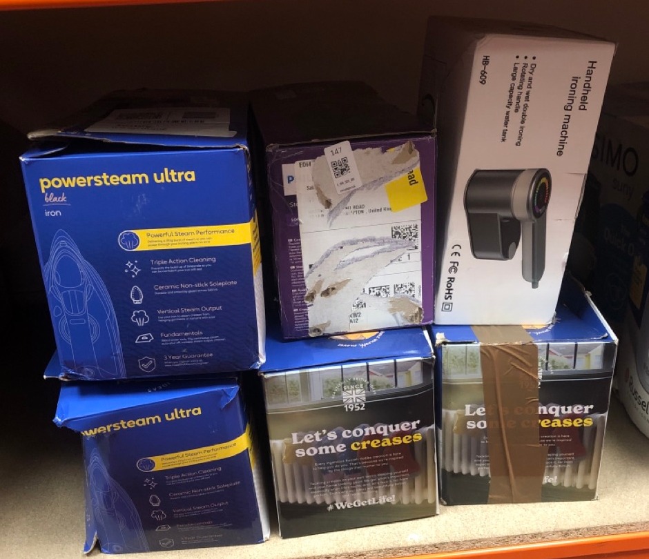 Lot 147  
            Edinburgh SR34 - Delivery Only 

                
QUANTITY OF KITCHEN & APPLIANCES ITEMS TO INCLUDE RUSSELL HOBBS STEAM IRON [3100W...