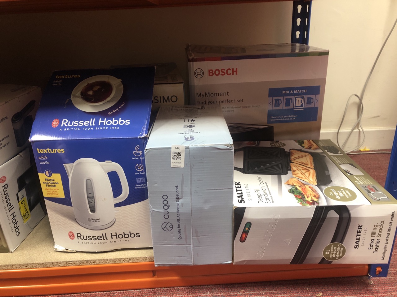 Lot 148  
            Edinburgh SR34 - Delivery Only 

                
QUANTITY OF KITCHEN & APPLIANCES ITEMS TO INCLUDE RUSSELL HOBBS TEXTURES ELECTRIC...