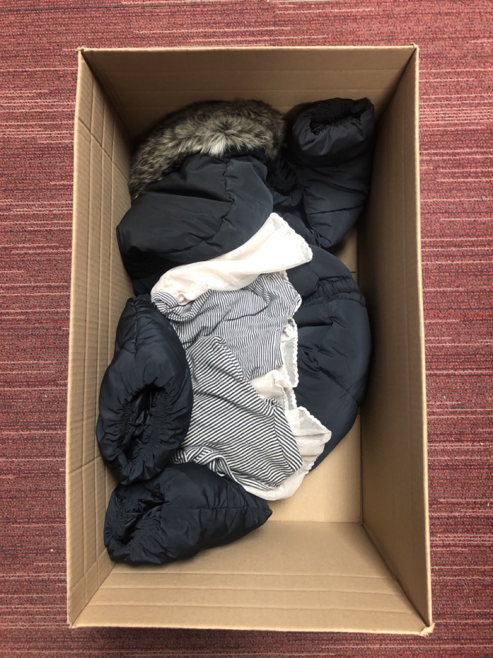 Lot 163  
            Edinburgh SR34 - Delivery Only 

                
QUANTITY OF KIDS CLOTHING ITEMS TO INCLUDE NEXT SNOWSUIT SIZE 4-5 YEARS::: LOCATI...