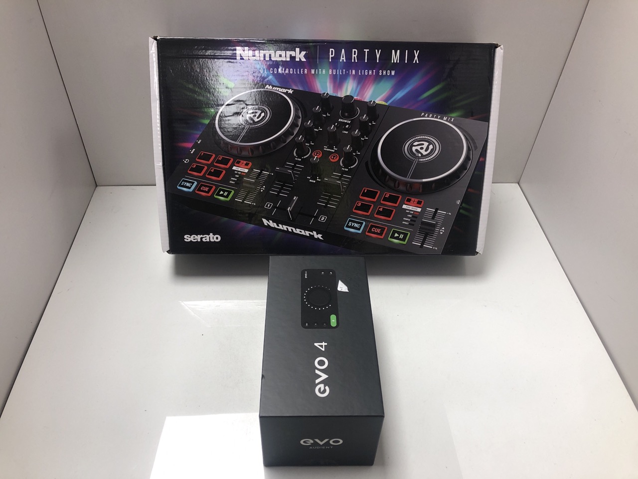 Lot 166  
            Edinburgh SR34 - Delivery Only 

                
AUDIENT EVO 4 USB AUDIO INTERFACE SOUND CARD FOR MUSIC PRODUCTION (2 IN / 2 OUT U...