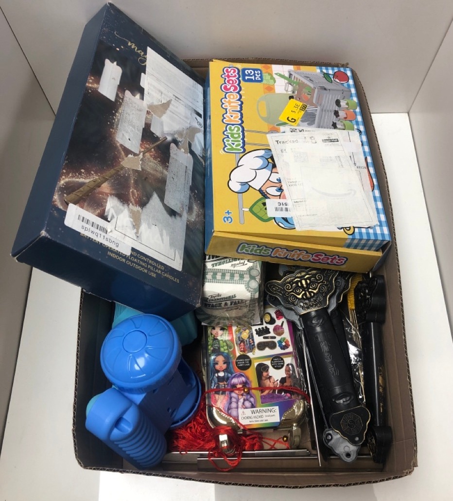 Lot 170  
            Edinburgh SR34 - Delivery Only 

                
QUANTITY OF ITEMS TO INCLUDE NOMA MAGIC CANDLES WITH WAND REMOTE, 5 X WARM WHITE ...