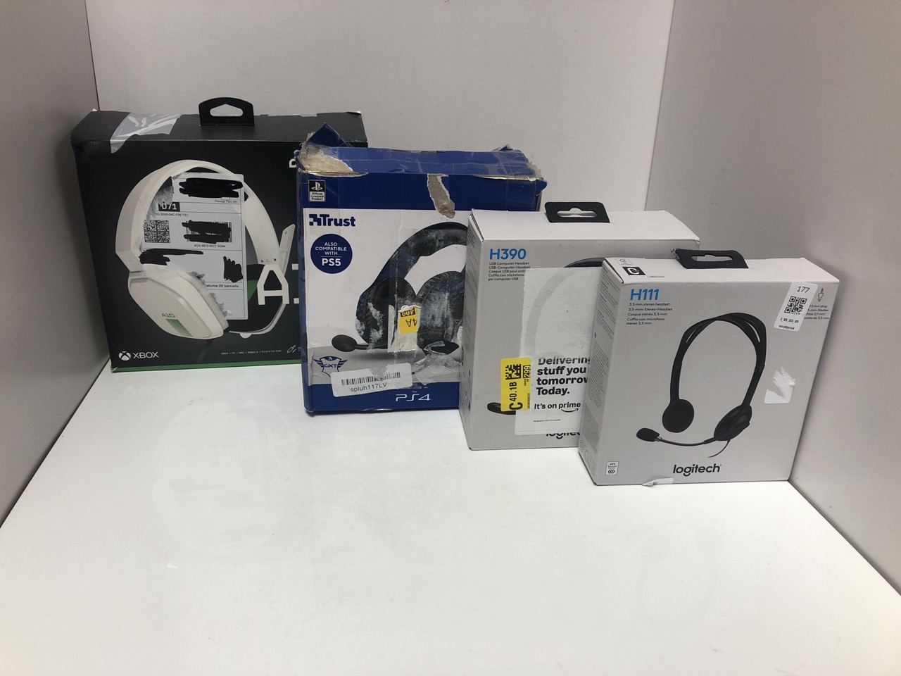 Lot 177  
            Edinburgh SR34 - Delivery Only 

                
QUANTITY OF TECH & GAMING ITEMS TO INCLUDE LOGITECH H111 3.5MM ANALOGUE STEREO HE...
