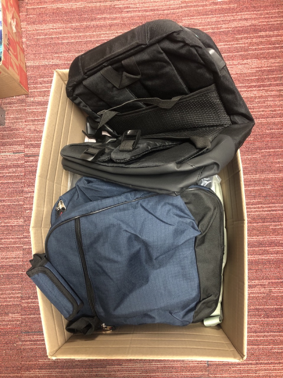 Lot 180  
            Edinburgh SR34 - Delivery Only 

                
QUANTITY OF ITEMS TO INCLUDE BLACK BACKPACK:: LOCATION - A