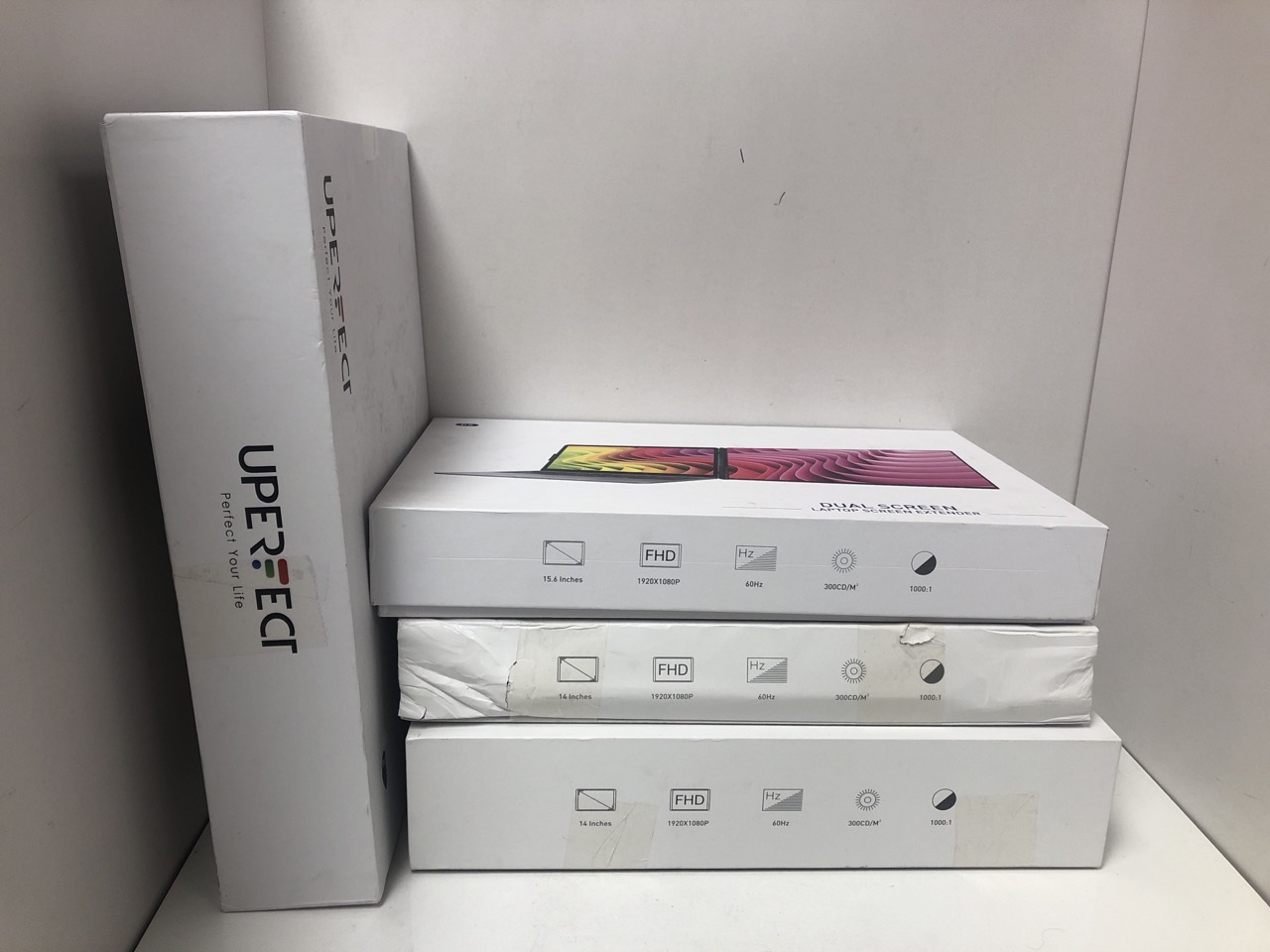 Lot 185  
            Edinburgh SR34 - Delivery Only 

                
QUANTITY OF TECH & GAMING ITEMS TO INCLUDE DUAL SCREEN LAPTOP SCREEN EXTENDER - S...