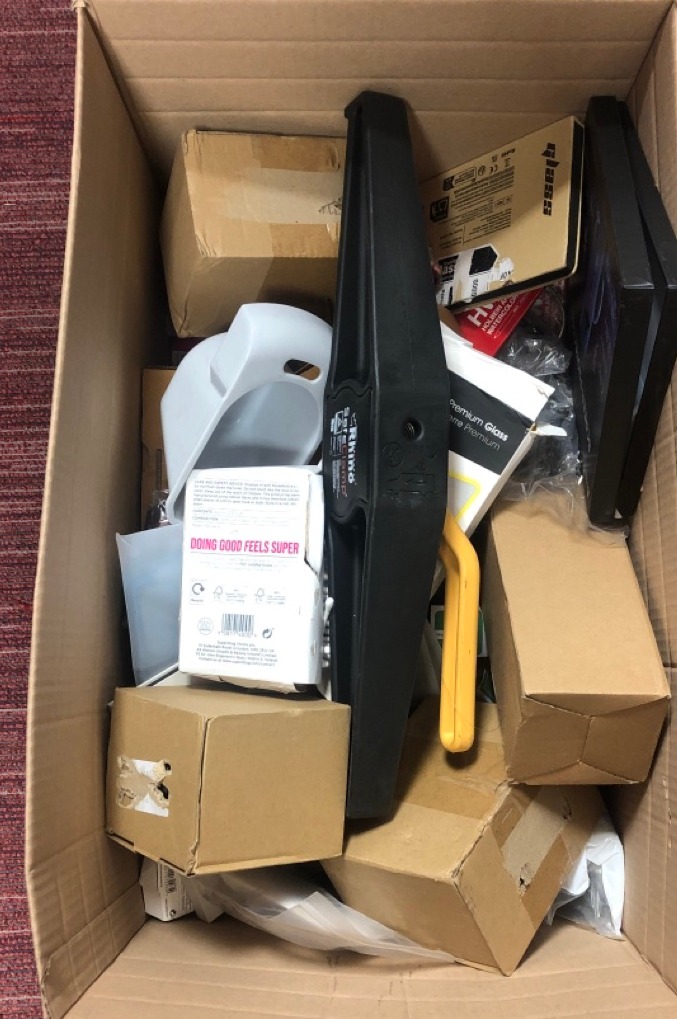 Lot 190  
            Edinburgh SR34 - Delivery Only 

                
QUANTITY OF ITEMS TO INCLUDE YAUVARI AMPLIFIED YOUTH SPRING FACE OIL 5ML :: LOCAT...