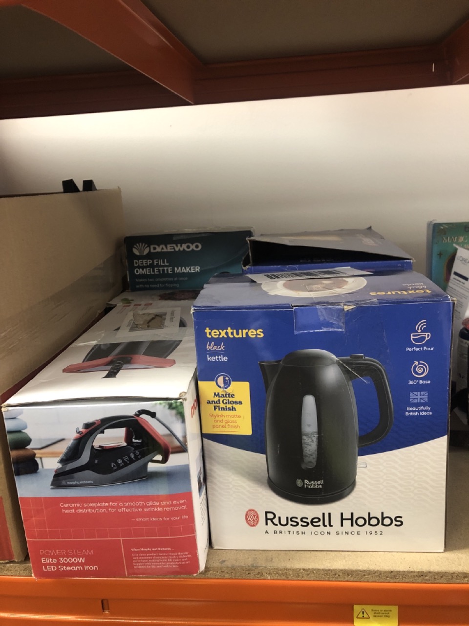 Lot 191  
            Edinburgh SR34 - Delivery Only 

                
QUANTITY OF KITCHEN & APPLIANCES ITEMS TO INCLUDE DAEWOO DEEP FILL OMELETTE MAKER...