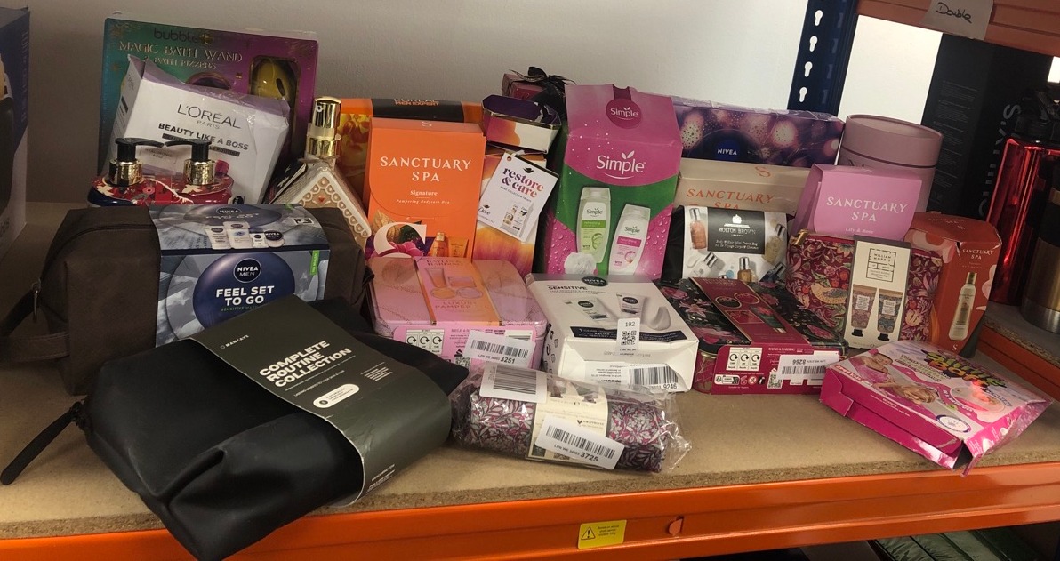 Lot 192  
            Edinburgh SR34 - Delivery Only 

                
QUANTITY OF HEALTH & BEAUTY ITEMS TO INCLUDE ZIMPLI - GLITTER SLIME BAFF PINK, 1 ...