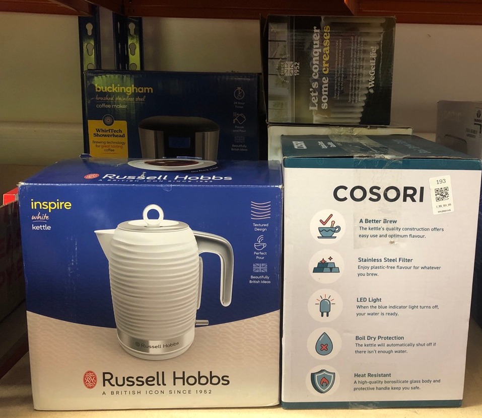 Lot 193  
            Edinburgh SR34 - Delivery Only 

                
QUANTITY OF KITCHEN & APPLIANCES ITEMS TO INCLUDE RUSSELL HOBBS INSPIRE ELECTRIC ...