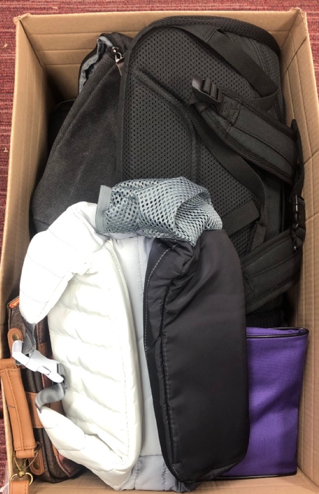 Lot 196  
            Edinburgh SR34 - Delivery Only 

                
QUANTITY OF CLOTHING & APPAREL ITEMS TO INCLUDE HARRY POTTER RAILWAY-FASHION BACK...