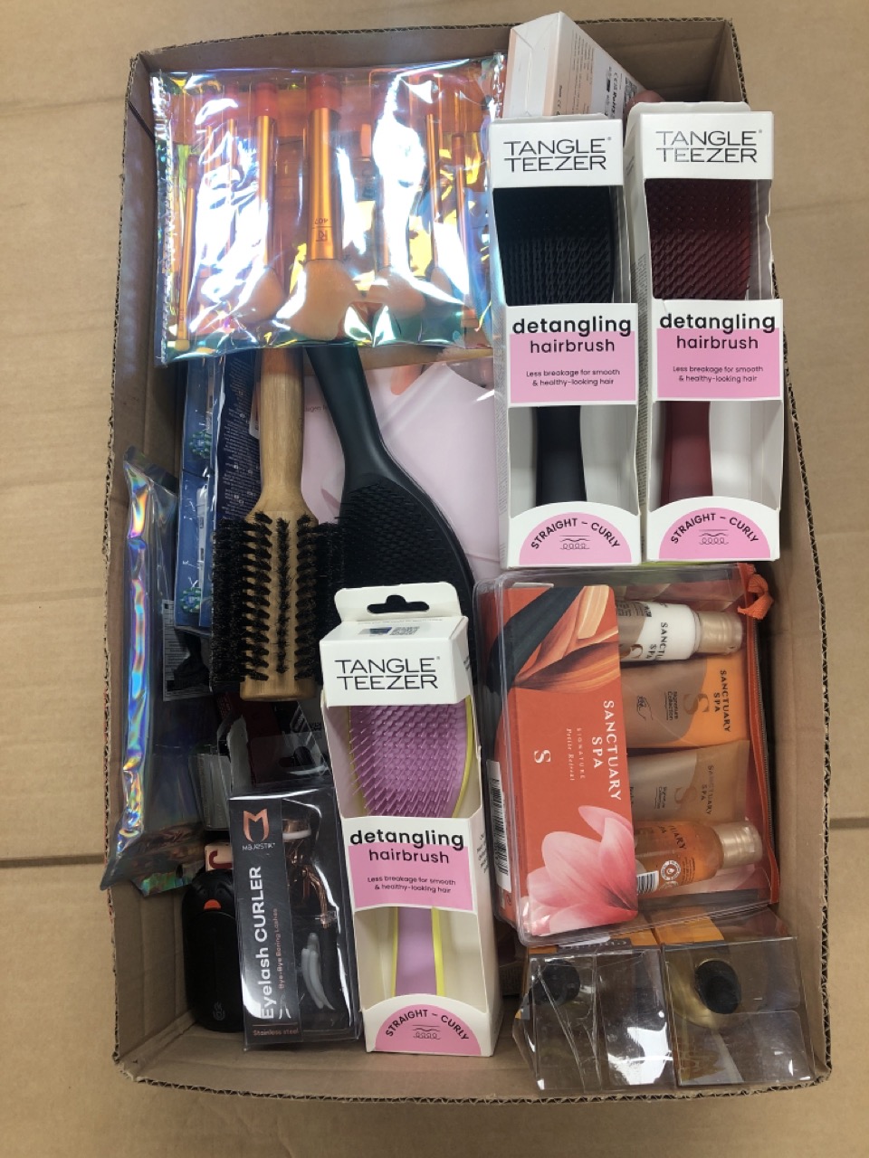 Lot 204  
            Edinburgh SR34 - Delivery Only 

                
QUANTITY OF HEALTH & BEAUTY ITEMS TO INCLUDE ONETOUCH® DELICA® PLUS STERILE BLOOD...