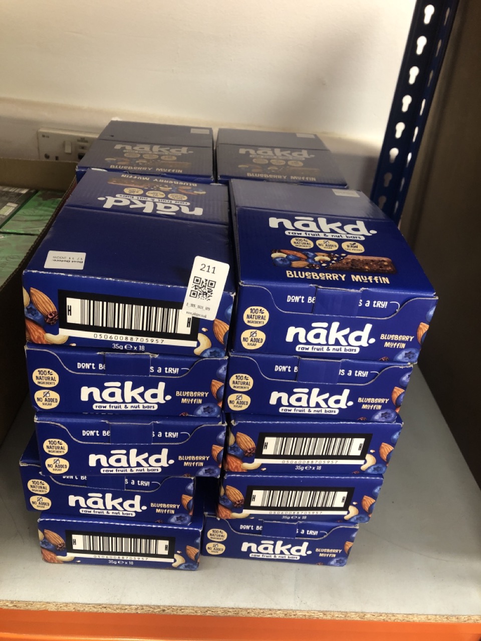 Lot 211  
            Edinburgh SR34 - Delivery Only 

                
QUANTITY OF FOOD & DRINK ITEMS TO INCLUDE NAKD RAW FRUIT & NUT BARS 35G E X18 BBE...