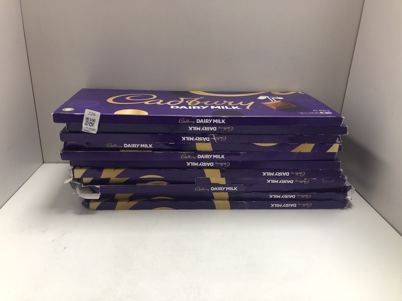 Lot 229  
            Edinburgh SR34 - Delivery Only 

                
QUANTITY OF FOOD & DRINK ITEMS TO INCLUDE CADBURY DAIRY MILK CHOCOLATE GIFT BAR, ...