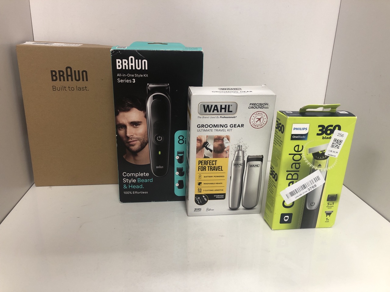 Lot 256  
            Edinburgh SR34 - Delivery Only 

                
QUANTITY OF HEALTH & BEAUTY ITEMS TO INCLUDE PHILIPS ONEBLADE 360 BLADE WITH 5 IN...