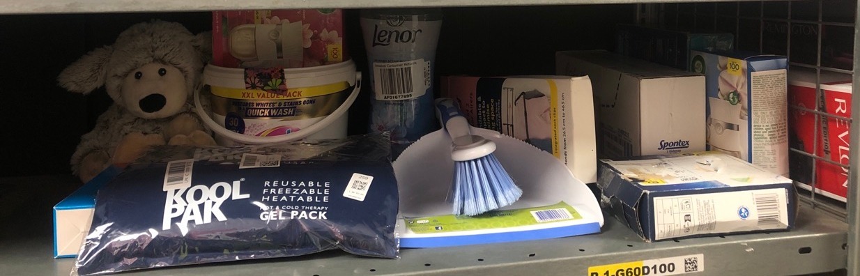 Lot 259  
            Edinburgh SR34 - Delivery Only 

                
QUANTITY OF ITEMS TO INCLUDE SPONTEX DUSTPAN & BRUSH SET | LARGE CAPACITY DUSTPAN...