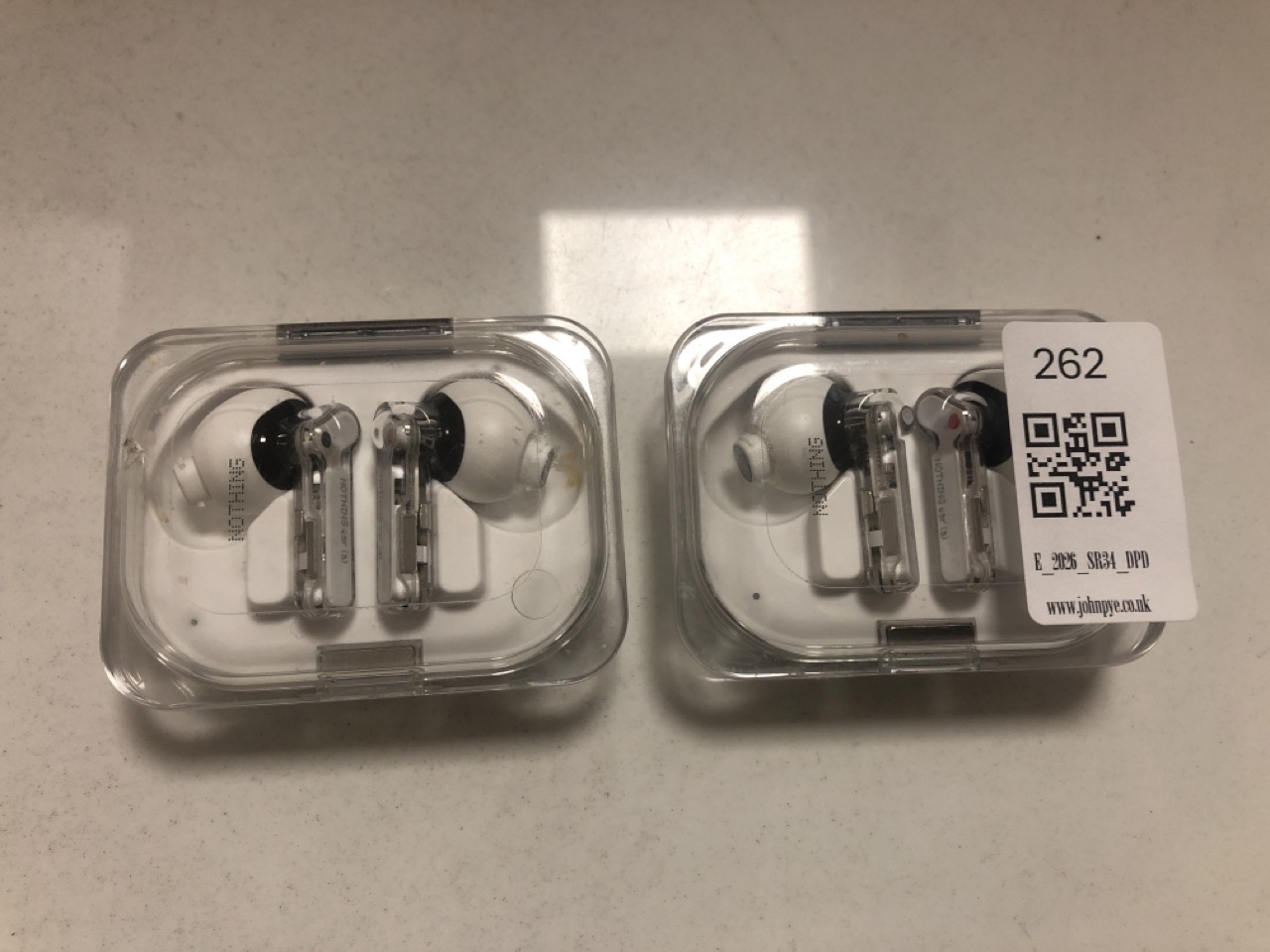 Lot 262  
            Edinburgh SR34 - Delivery Only 

                
2 X WHITE NOTHING  WIRELESS EARBUDS : LOCATION - B