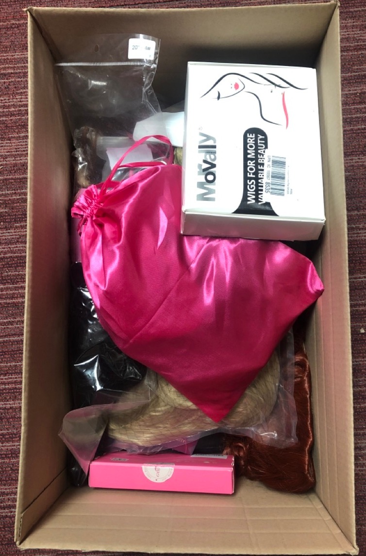 Lot 266  
            Edinburgh SR34 - Delivery Only 

                
QUANTITY OF HEALTH & BEAUTY TO INCLUDE BRUNETTE WIG: LOCATION - B