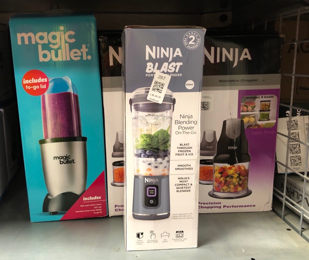 Lot 287  
            Edinburgh SR34 - Delivery Only 

                
QUANTITY OF KITCHEN & APPLIANCES ITEMS TO INCLUDE NINJA BLAST PORTABLE BLENDER, 5...