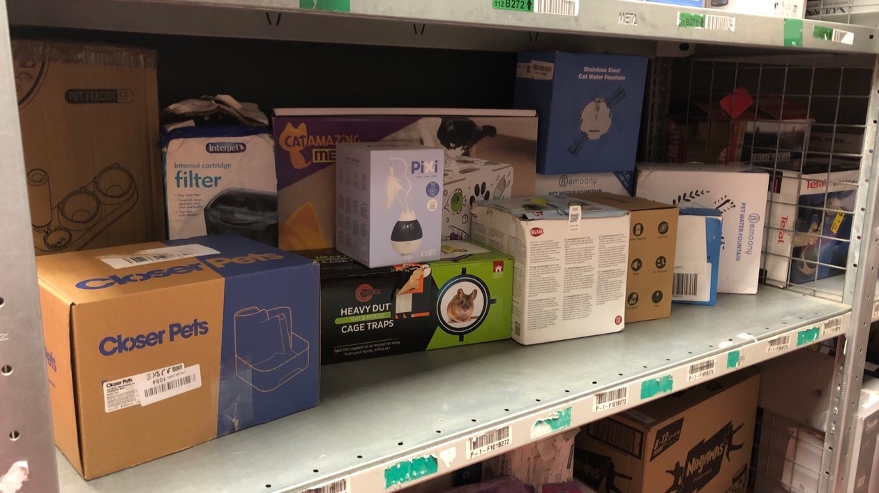 Lot 288  
            Edinburgh SR34 - Delivery Only 

                
QUANTITY OF PET PRODUCTS ITEMS TO INCLUDE CATIT PIXI SPINNER, WHITE & BLUE: LOCAT...