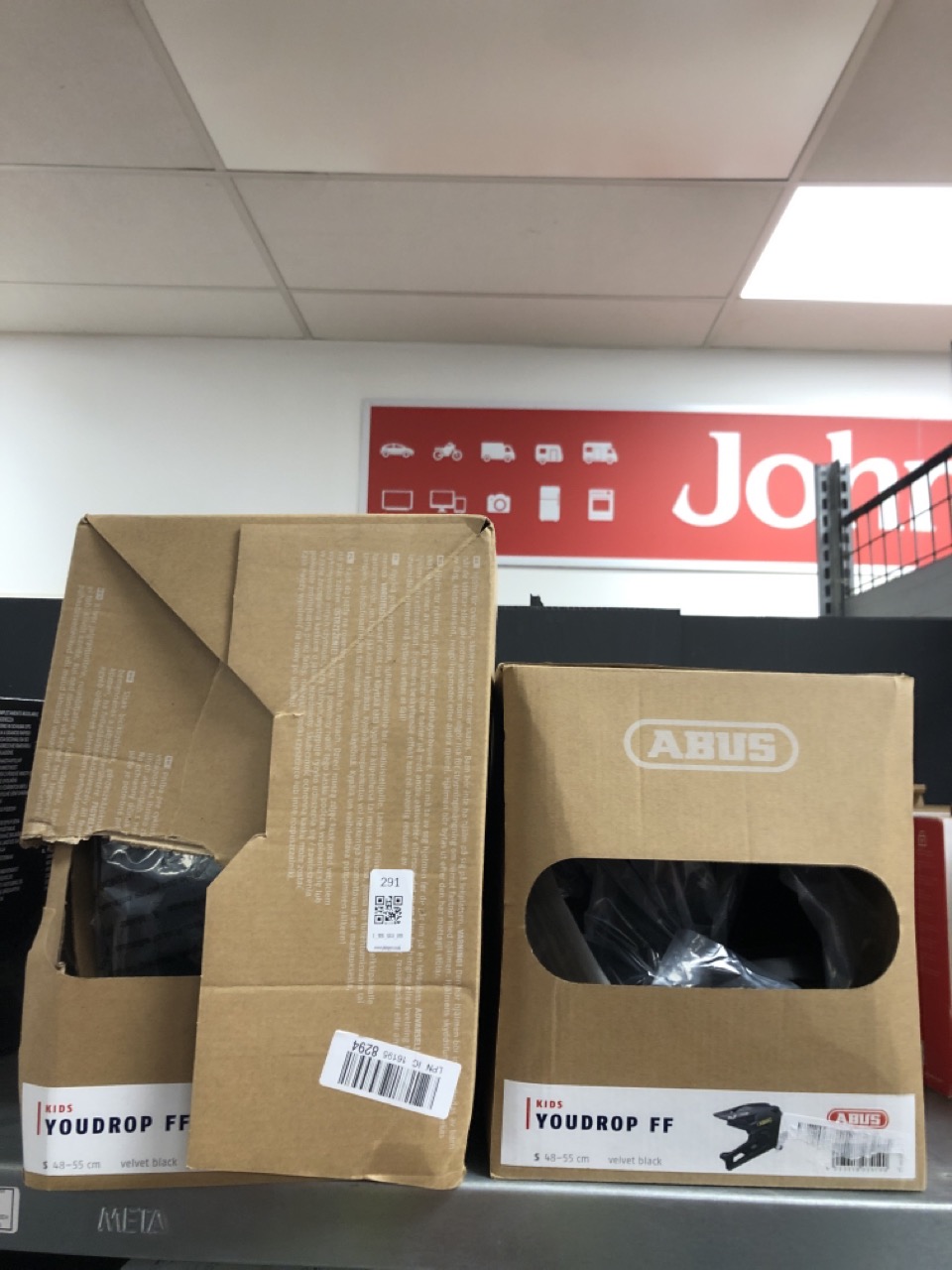 Lot 291  
            Edinburgh SR34 - Delivery Only 

                
2 X ABUS MTB HELMET YOU DROP FF - FULL-FACE HELMET FOR CHILDREN AND TEENAGERS - F...