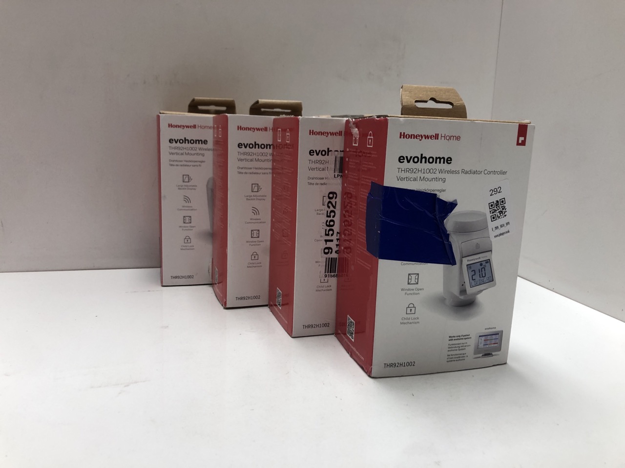 Lot 292  
            Edinburgh SR34 - Delivery Only 

                
4 X HONEYWELL HOME THR92H1002 EVOHOME WIRELESS RADIATOR CONTROLLER HEAD FOR UK, W...