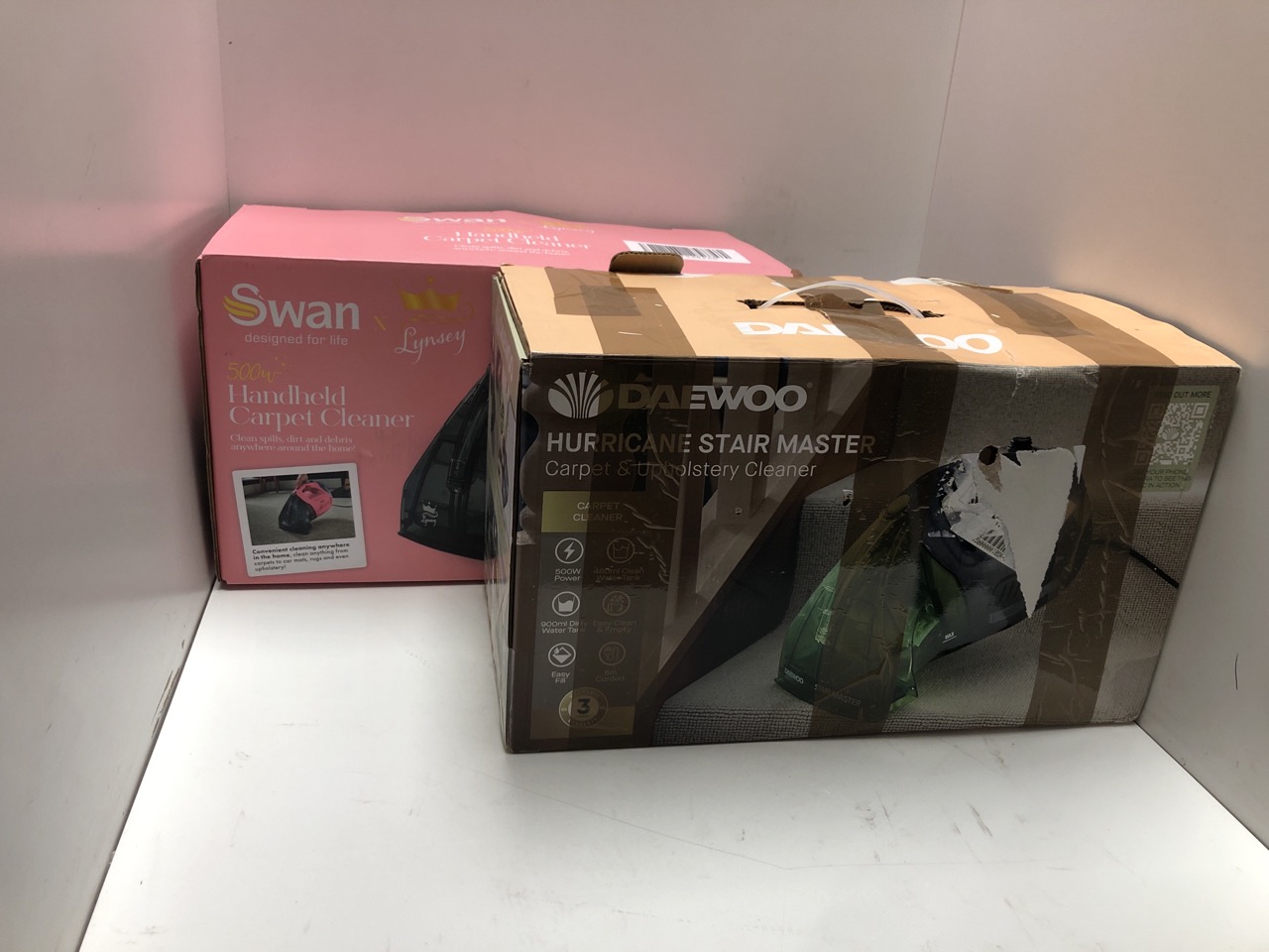 Lot 299  
            Edinburgh SR34 - Delivery Only 

                
SWAN SC18410QOCN TV’S QUEEN OF CLEAN HANDHELD CARPET CLEANER WITH 5M POWER CORD, ...
