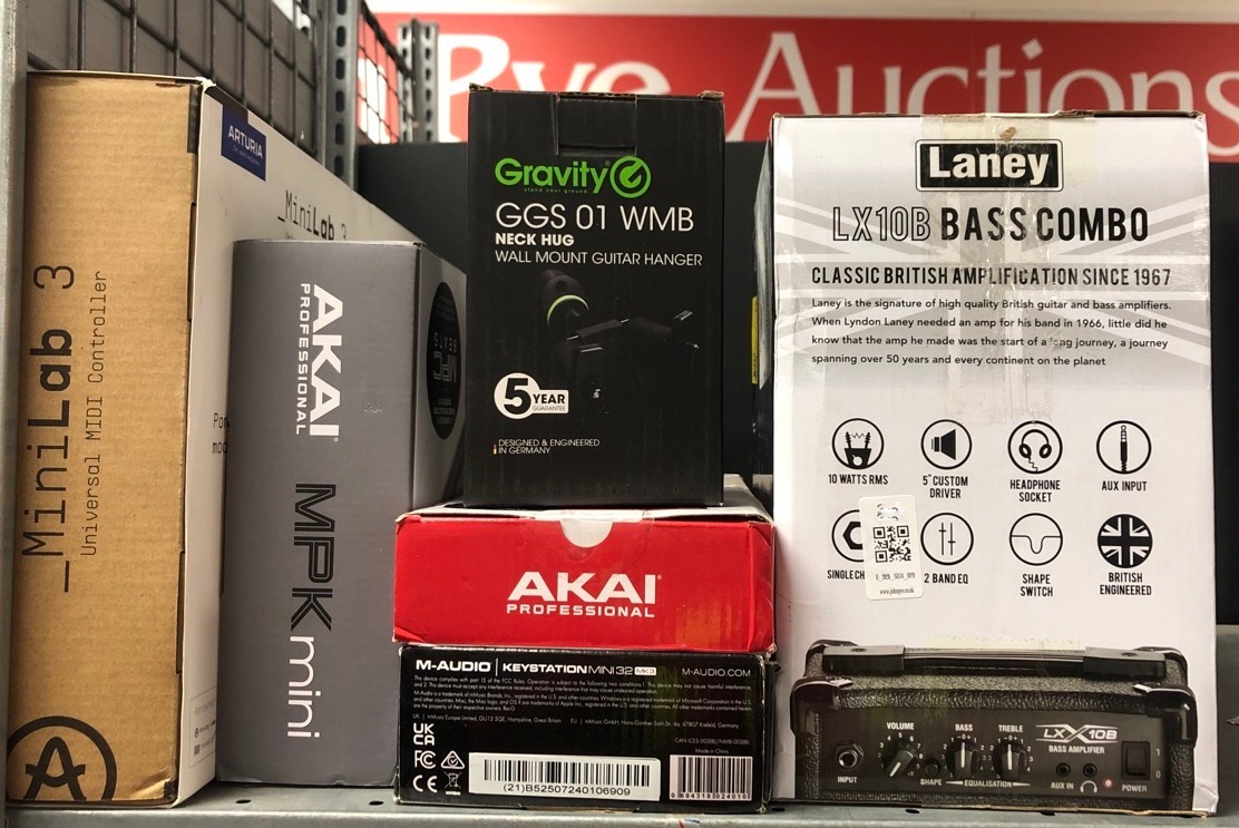 Lot 320  
            Edinburgh SR34 - Delivery Only 

                
QUANTITY OF TECH & GAMING ITEMS TO INCLUDE GRAVITY GS 01 WMB - WALL-MOUNT GUITAR ...