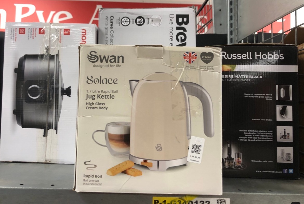 Lot 321  
            Edinburgh SR34 - Delivery Only 

                
QUANTITY OF KITCHEN & APPLIANCES ITEMS TO INCLUDE SWAN SK19026CRM SOLACE CORDLESS...