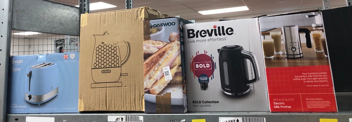 Lot 343  
            Edinburgh SR34 - Delivery Only 

                
QUANTITY OF KITCHEN & APPLIANCES ITEMS TO INCLUDE MORPHY RICHARDS MILK FROTHER EL...