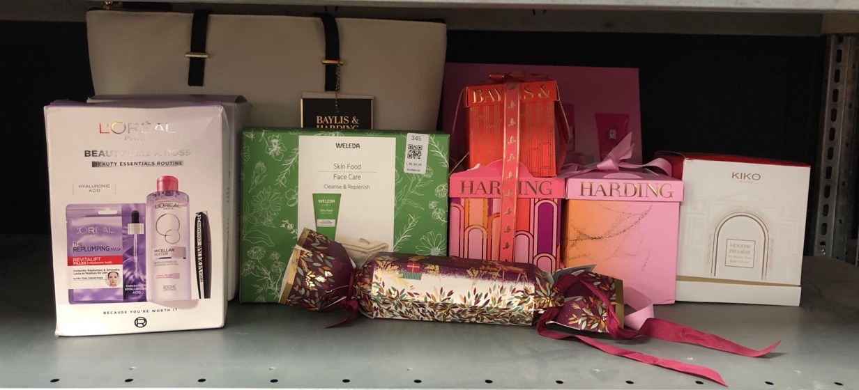 Lot 345  
            Edinburgh SR34 - Delivery Only 

                
QUANTITY OF HEALTH & BEAUTY ITEMS TO INCLUDE SARA MILLER LONDON HAND CREAM 2X 30M...