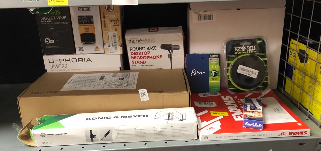 Lot 347  
            Edinburgh SR34 - Delivery Only 

                
QUANTITY OF TV & AUDIO ITEMS TO INCLUDE ERNIE BALL ACOUSTIC SOUND HOLE COVER, 4" ...