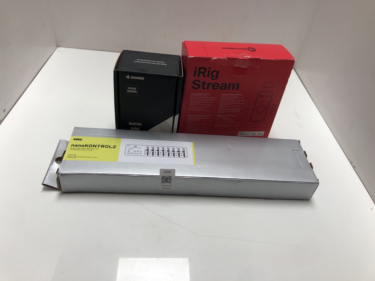 Lot 359  
            Edinburgh SR34 - Delivery Only 

                
QUANTITY OF TECH & GAMING ITEMS TO INCLUDE DONNER EC1335 PURPLE TAPE DELAY PEDAL,...