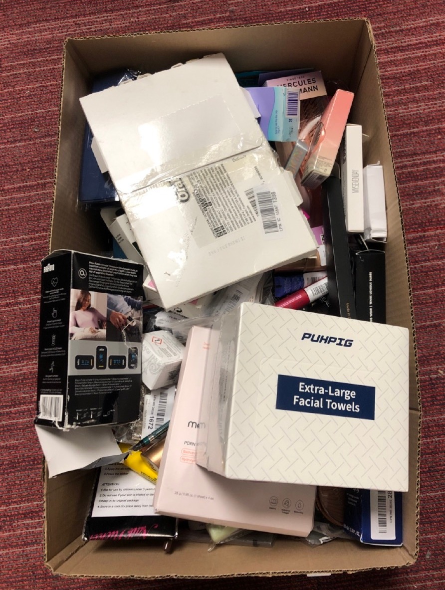 Lot 364  
            Edinburgh SR34 - Delivery Only 

                
QUANTITY OF HEALTH & BEAUTY ITEMS TO INCLUDE BRAUN PULSE OXIMETER 1 - ACCURATE BL...