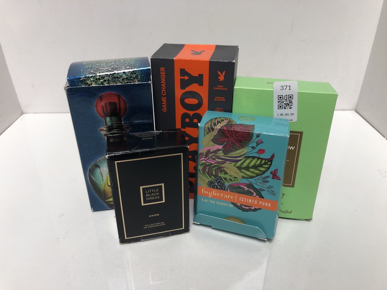 Lot 371  
            Edinburgh SR34 - Delivery Only 

                
QUANTITY OF HEALTH & BEAUTY ITEMS TO INCLUDE AVON LITTLE BLACK DRESS EAU DE PARFU...